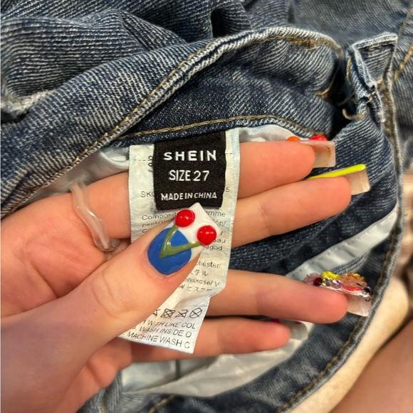 Mid- rise denim jorts with flap pockets - Picture 3 of 5